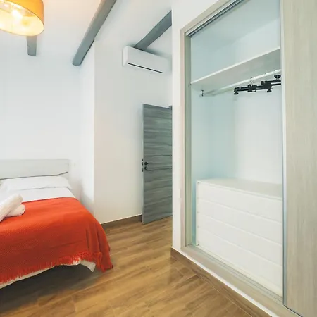 Cubo's Casa El Candil 6 Pax Holiday home